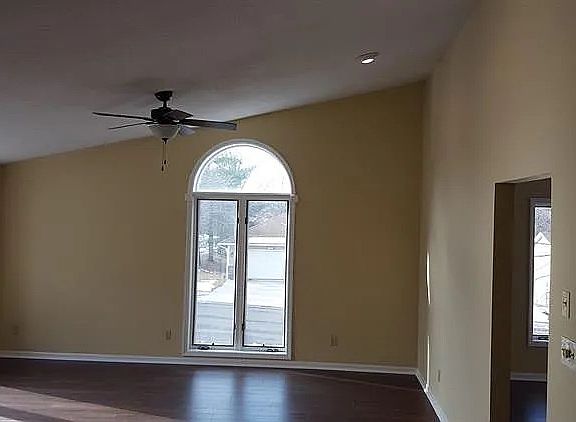 4th image of 501 Dustin Dr