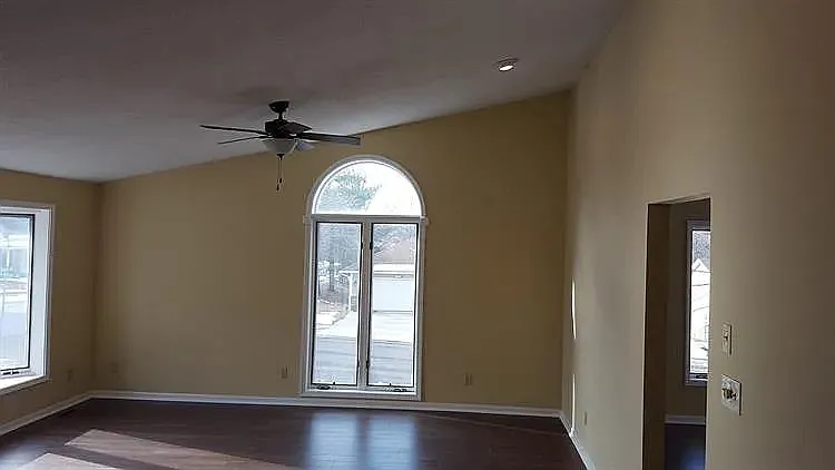501 Dustin Dr — Photo 4