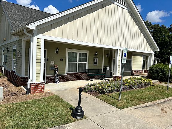 3rd image of 2810 Orchard Creek Ln #2B-1Ba-1074Sqft