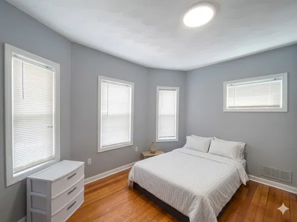 48 Derby St #1, Somerville, MA 02145