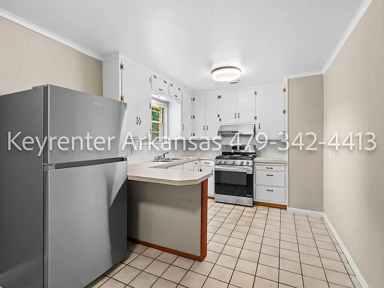 207 Carlton St — Photo 10