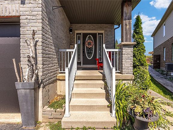 3rd image of 944 Parkvale Ct
