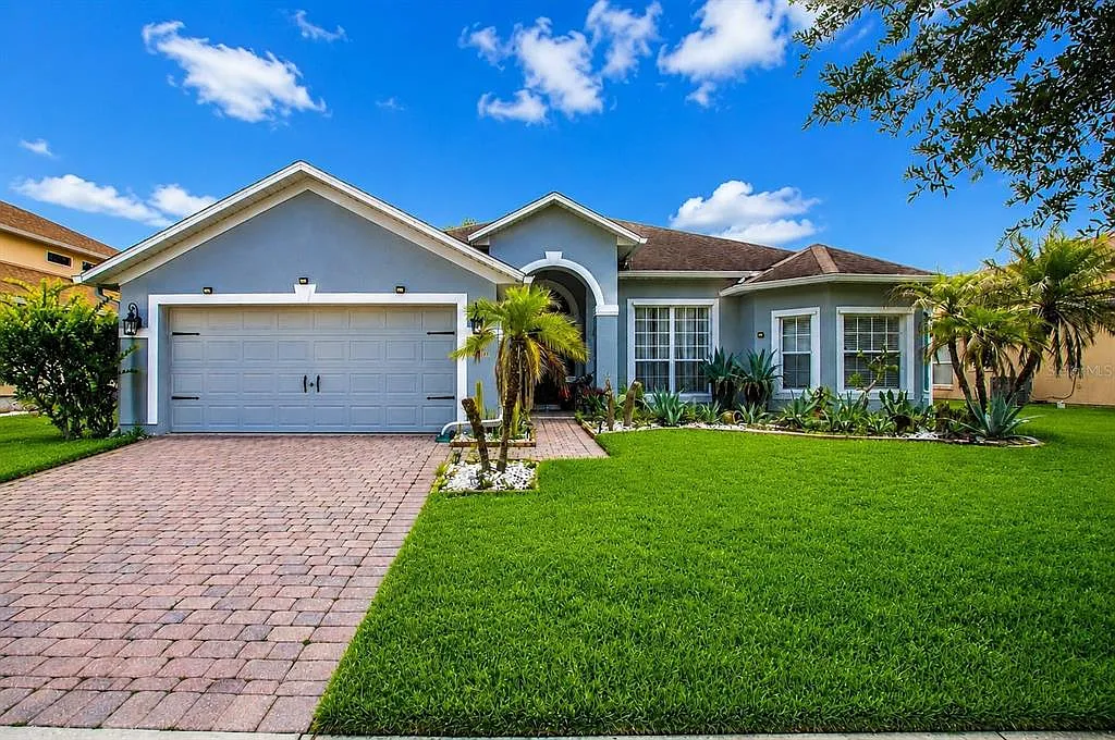 3 bed, 2.0 bath, 1950 sqft, $2,500 — Photo 1