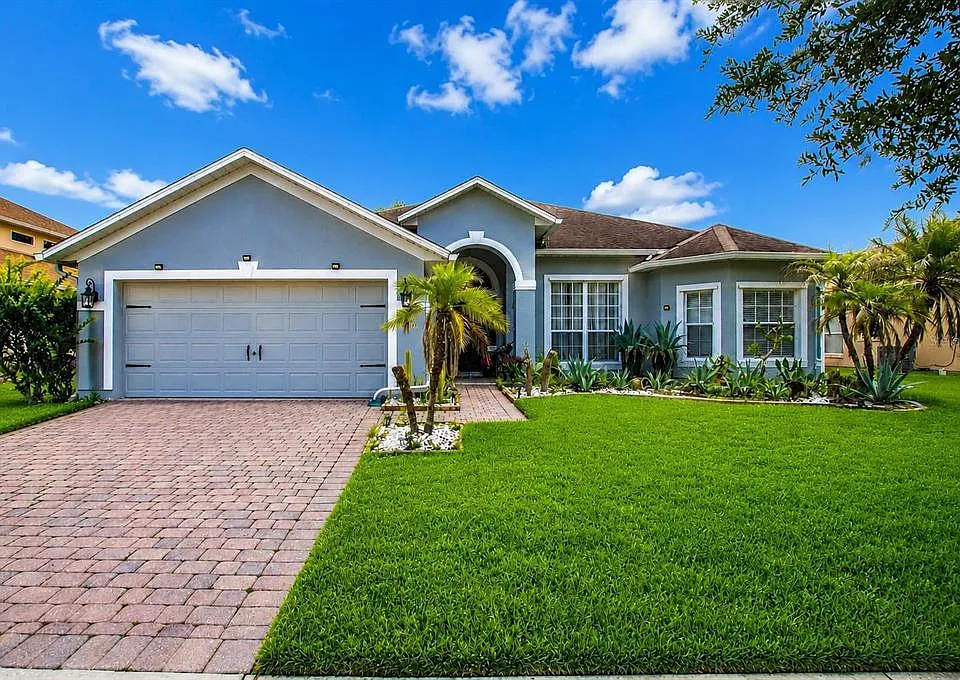 2711 Patrician Cir