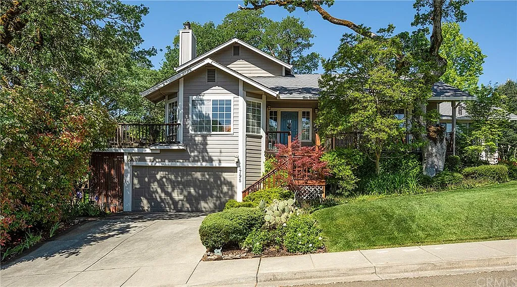 1795 Mikes Way photo 1