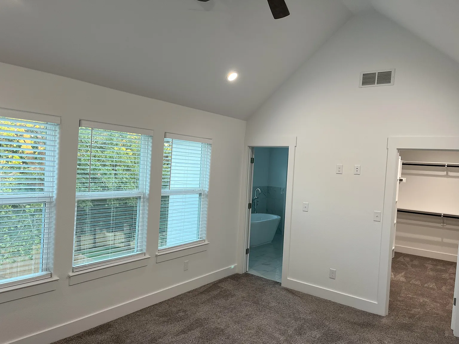 4 bed, 2.5 bath, 1851 sqft, $2,500 — Photo 4