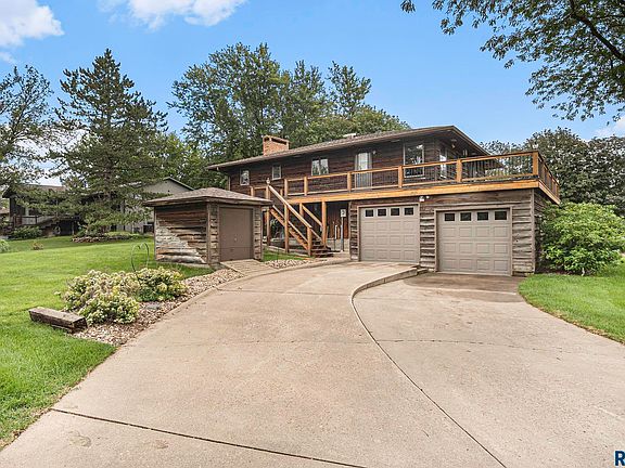 3rd image of 903 N Maplewood Dr
