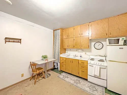 208 2nd St SE #6 Photo 1