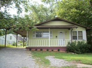 913 Adams St, Eldorado, IL 62930