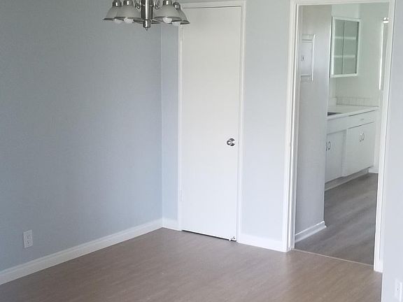 3rd image of 304 N Rossmore Ave APT 46