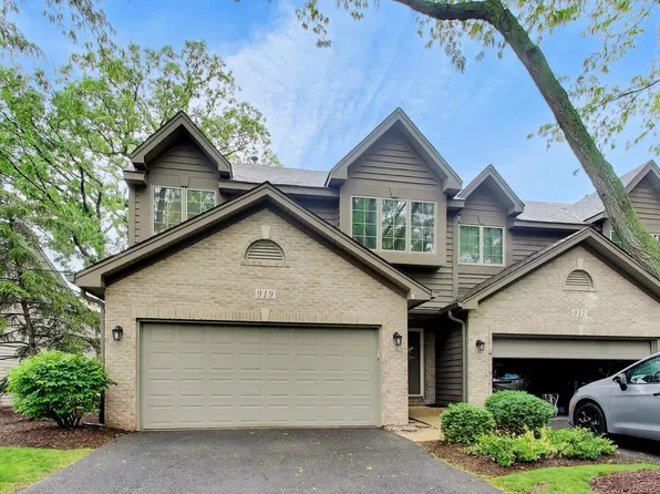 919 Millcreek Cir, Elgin, IL 60123