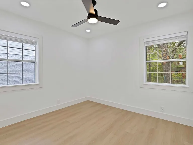 1520 Valley View St — Photo 9