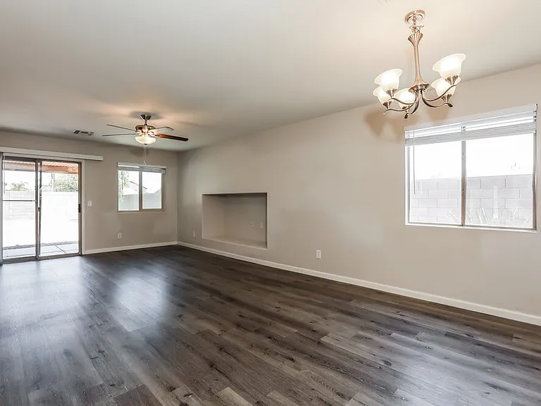 1074 E Silversmith Trl — Photo 5