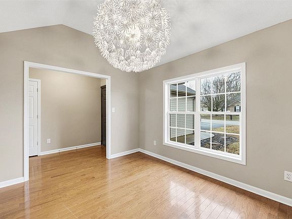 5th image of 168 Lost River Ln