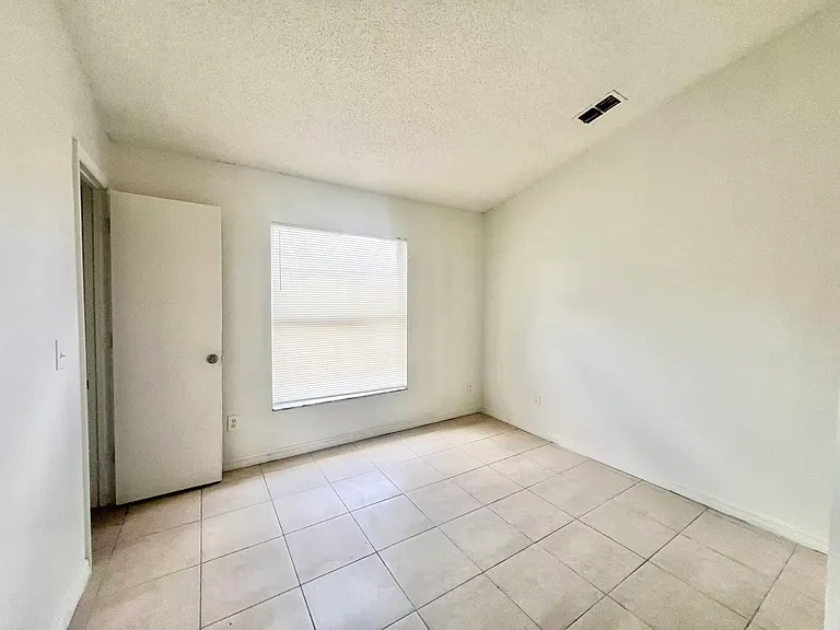 464 Spreading Oak Cir — Photo 17