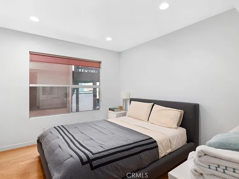 701 Loma Dr — Photo 29