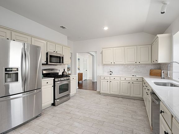 5th image of 2108 Wentworth Dr