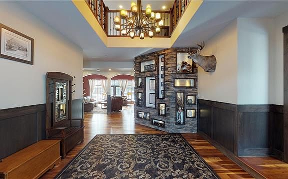3rd image of 160 Trestle Pl