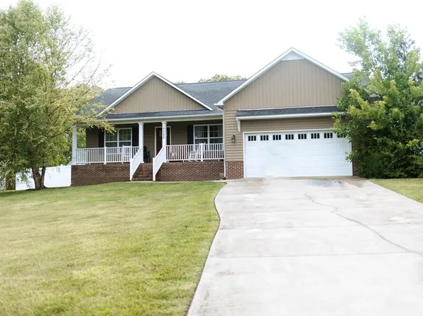 5588 Village Rd, Cookeville, TN 38506