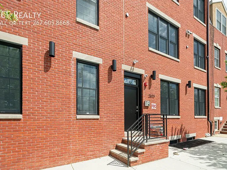 2623 Christian St #304 — Photo 15