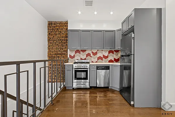 Rented by ERNY LLC | media 18