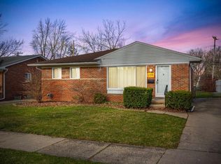 239 N Chocolay Ave, Clawson, MI 48017