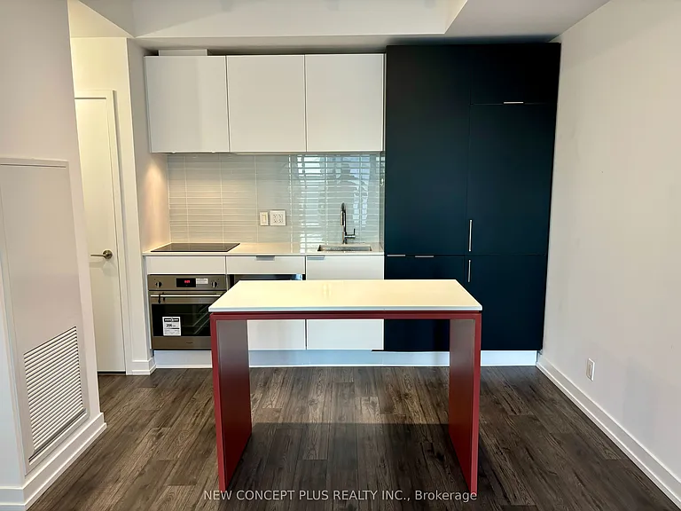 33 Helendale Ave W #811 — Photo 9