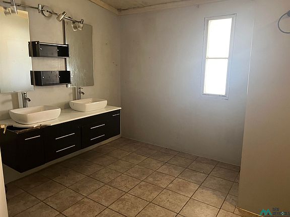 2nd image of 1033 Railroad Ave
