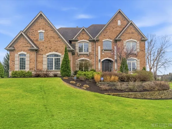40W701 Willowbrook Ct, St Charles, IL 60175