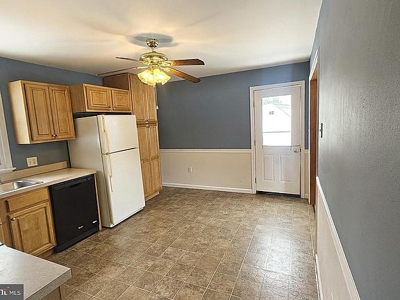 3rd image of 725 Laurel View Dr