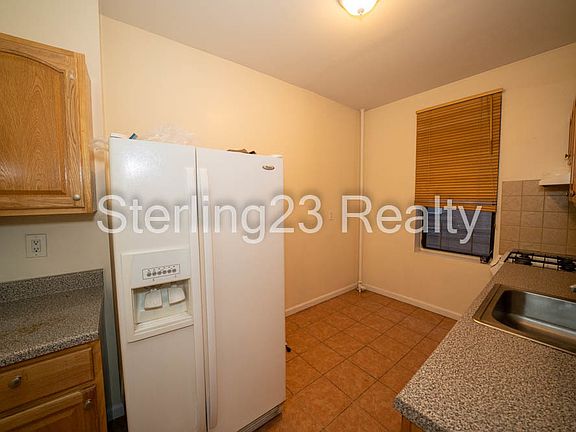 3rd image of 2460 27th St #1R