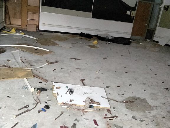 5th image of 5159 Summit St