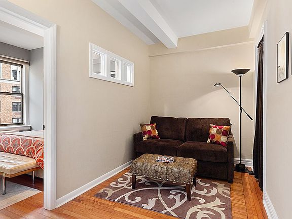 4th image of 40 W 72nd St APT 102