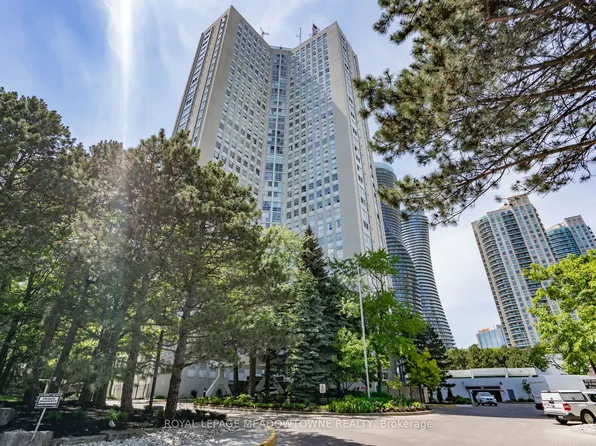 3650 Kaneff Cres #3303, Mississauga, ON L5A 4A1