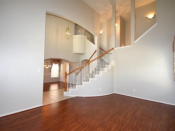 5th image of 18811 Amesbury Manor Ln