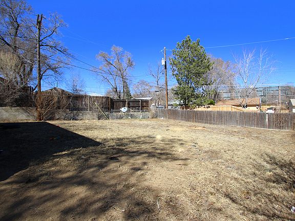 Oversized Fenced Yard