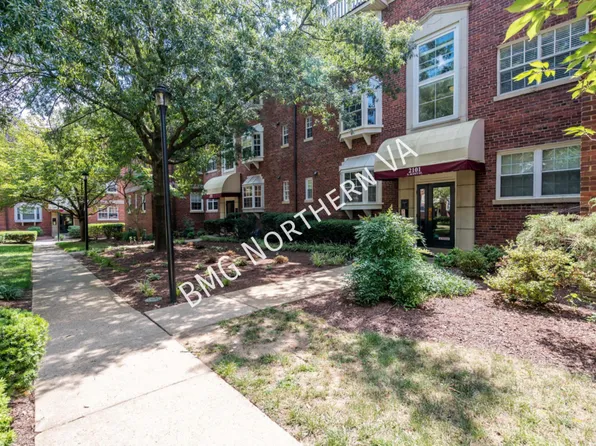 2101 N Scott St APT 95, Arlington, VA 22209
