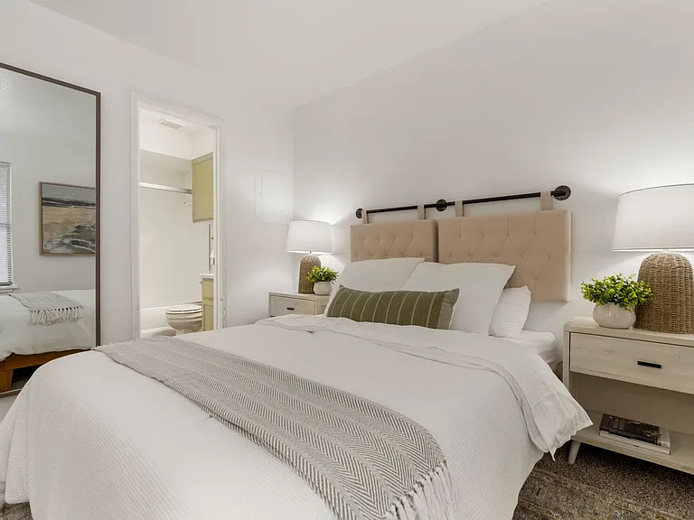 Hampton Woods — Photo 8