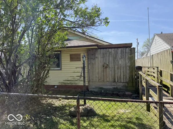 907 W 14th St, Muncie, IN 47302