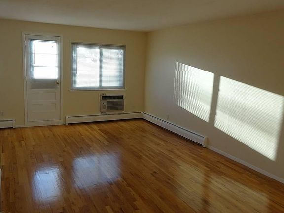 4th image of 14915 83rd St #2