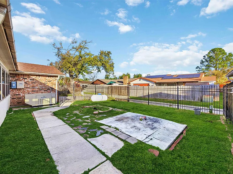 14515 Merry Meadow Dr — Photo 24