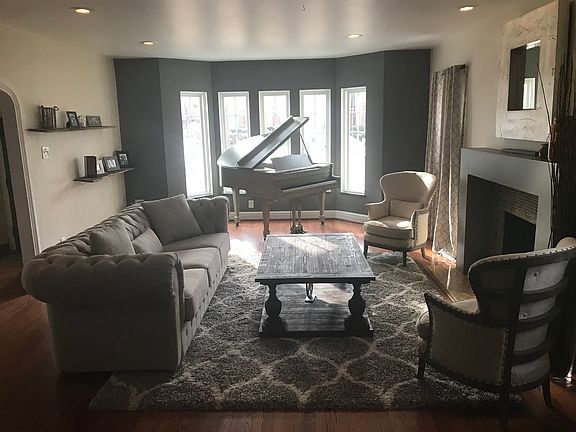 5th image of 18994 Oak Dr