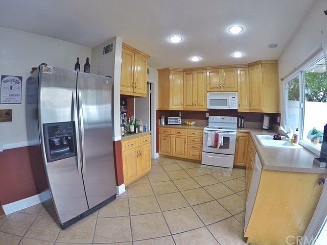 2nd image of 1657 Honeywood Ct