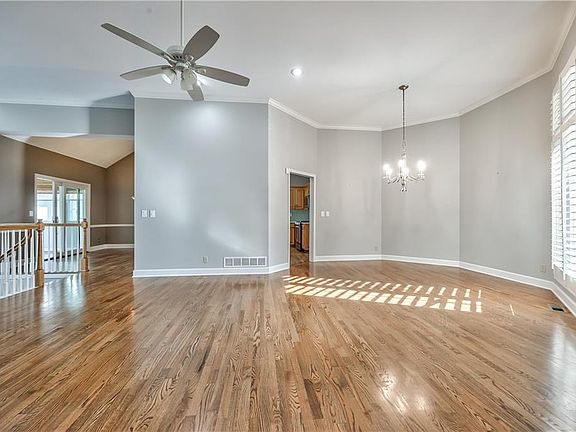 5th image of 12216 England St