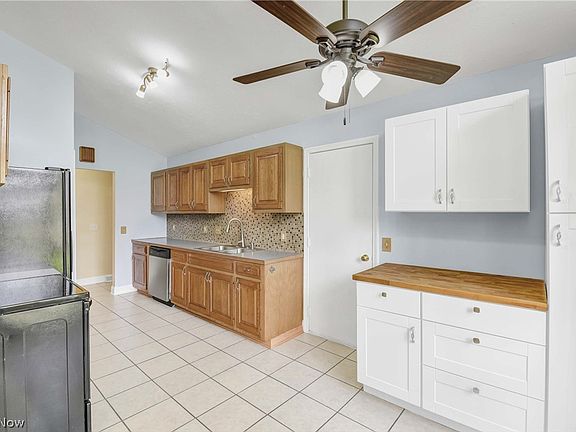 2nd image of 490 Abbyshire Dr