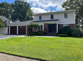 42 Taylor St, Port Jefferson Station, NY 11776