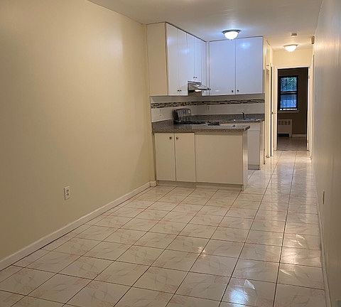 4th image of 1863 E 52nd St #1