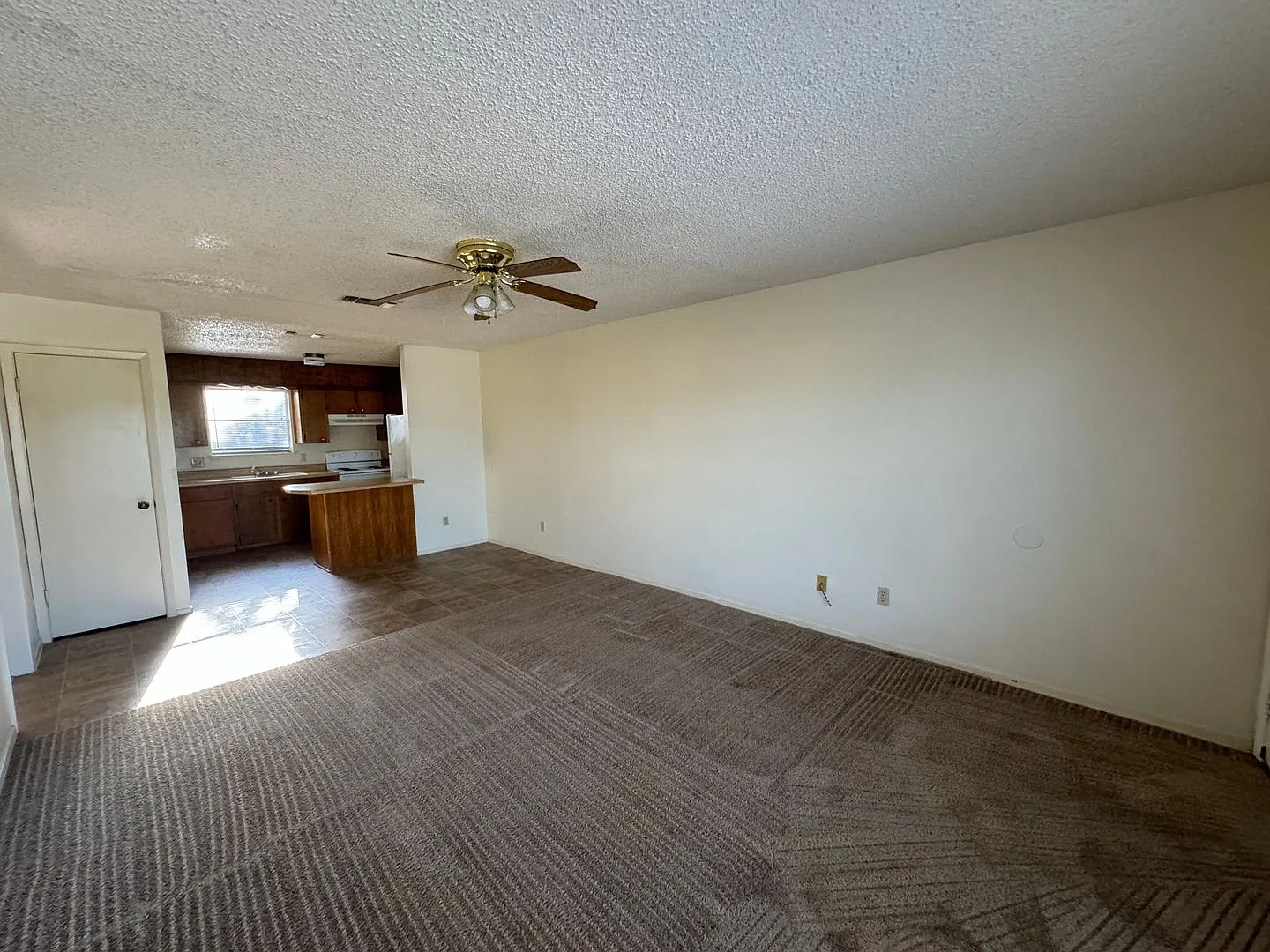 907 N 7th St — Photo 3