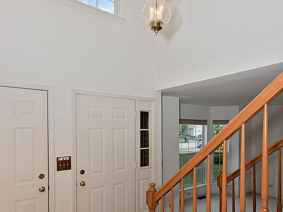 2nd image of 2417 N Old Pond Ln