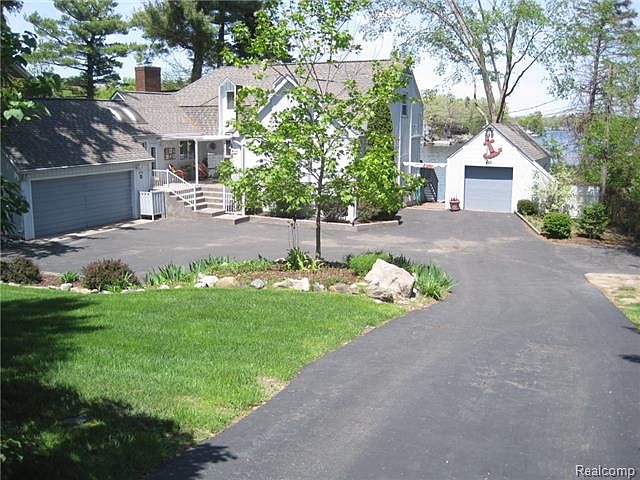 1st image of 583 Shady Oaks St